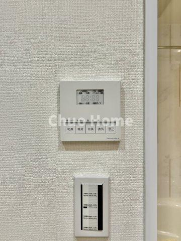 【浴室乾燥機】暖房・冷風・換気・乾燥が可能です。毎日を快適に過ごせるうれしい機能が揃っています。雨の日の洗濯物も安心です。