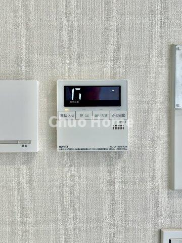 【給湯リモコン】外での一日を忘れさせてくれるオートバス機能でお好みの湯量・温度に調整された浴槽。