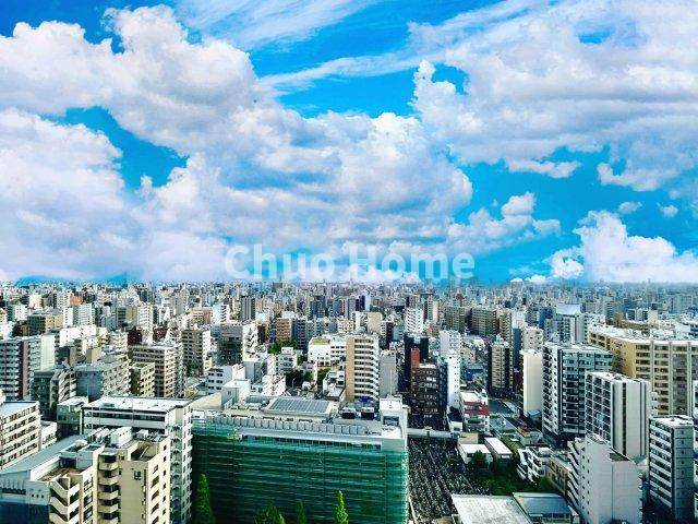 手を伸ばせば、ふれることが出来そうな環境が、そのままインテリアになったような印象です。その豊かな眺望にふさわしい空間には、通風・採光にも優れ、心地よい光と風があふれています