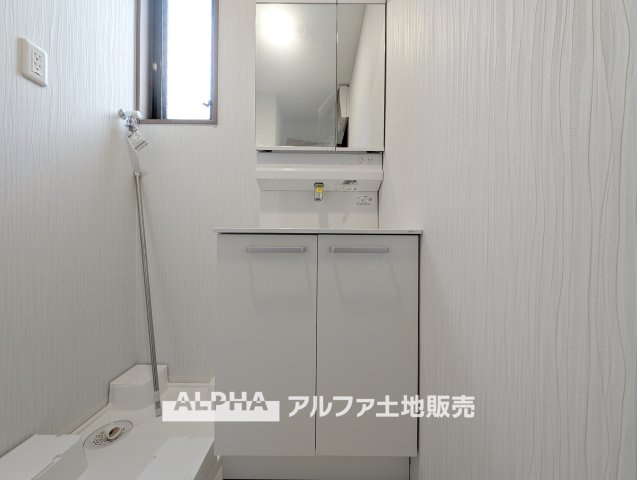 【Vanit】◆洗面台◆身支度がしやすい洗面台は、収納力にも配慮した設計。朝の準備から帰宅後まで、家族みんなが使いやすい空間です。