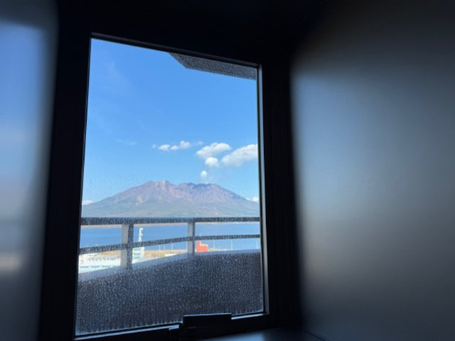 桜島を眺めながらの入浴が可能です。