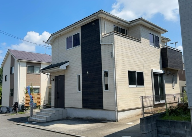 住宅用の土地では前面道路に2m以上接していなければならないと法律で定められています。しかし、お持ちの車のサイズやライフスタイルなどにより、2mでは利便が悪い場合もございますので、事前に確認しましょう。