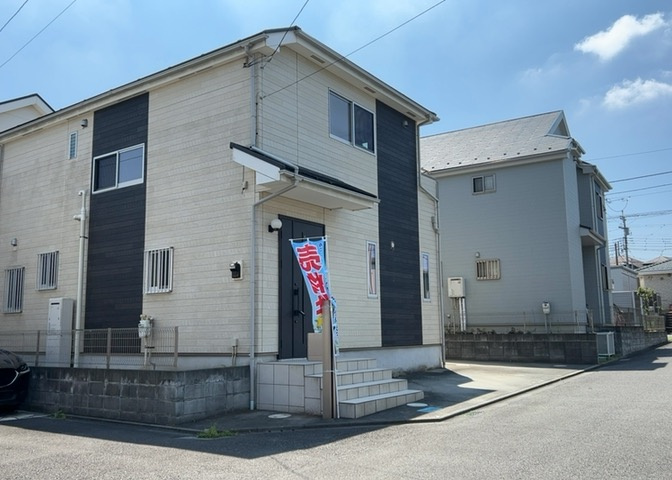 お持ちの車種によっては前面道路が広い方が便利でしょう。しかし、前面道路が広ければその分交通量が多くなるため、騒音などが気になる場合があります。実際に現地を見学し、周辺交通量や騒音などを確認しましょう！