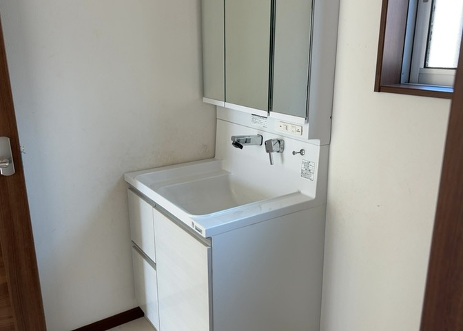 洗面化粧台では顔を洗ったり、身だしなみを整えることが本来の使い方ですが、用途によっては洗面化粧台に求められる機能が違ってくるため、ご自身や家族のライフスタイルに合ったものを選ぶことをおすすめ致します。
