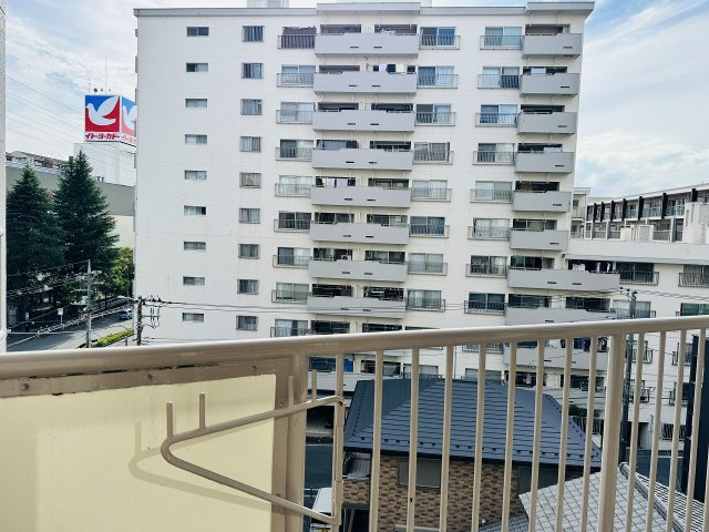 ～陽当たりの良いバルコニー　イトーヨーカドーが徒歩圏内です～