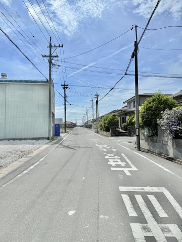 車通りが少ないため安心して駐車いただけます。
