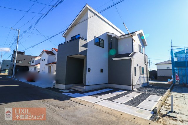 【外観】2号棟現地完成写真。3台駐車できます。当日のご案内・現地待ち合わせもご対応いたします！