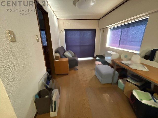 創造性や成長を促す遊びの空間を提供。学習や趣味に集中できる環境を整えます。個別のプライベートスペースは自己表現と自立心を育み、心地よい睡眠環境を整えリラックスできる場所を提供。