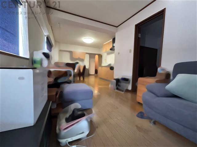 リビングダイニングは家族や友人とのコミュニケーションを楽しむ場所でくつろぎながら食事や会話を楽しめ、多目的に利用できリラックスできる空間です。家庭内の中心として機能し、快適な生活をサポートします。