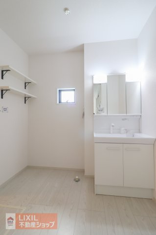 【Erde真岡市下高間木2期 1号棟の独立洗面台】