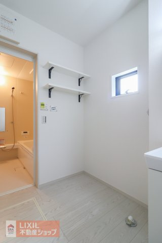 【Erde真岡市下高間木2期 1号棟のランドリースペース】