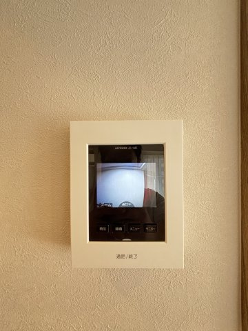 【TVモニター付きインターホン】来訪者を確認できるモニター付きのインターホンです。