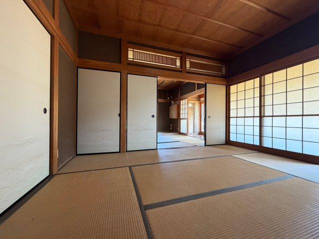 襖を開ければ空間が広がり、来客時やくつろぎスペースとしても活躍します♪