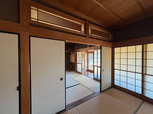 時を重ねた木の風合いが美しい趣ある和室(^^)/