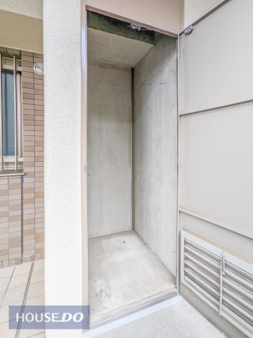 汚れを気にせず収納できる外部収納。