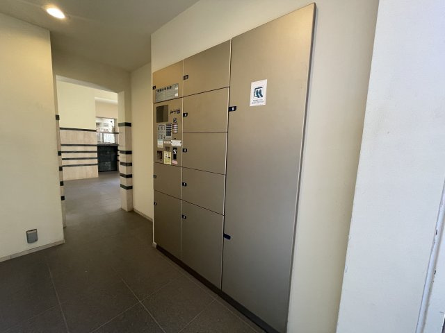 宅配ボックス付きで、忙しい方の荷物受け取りもスマートに。　