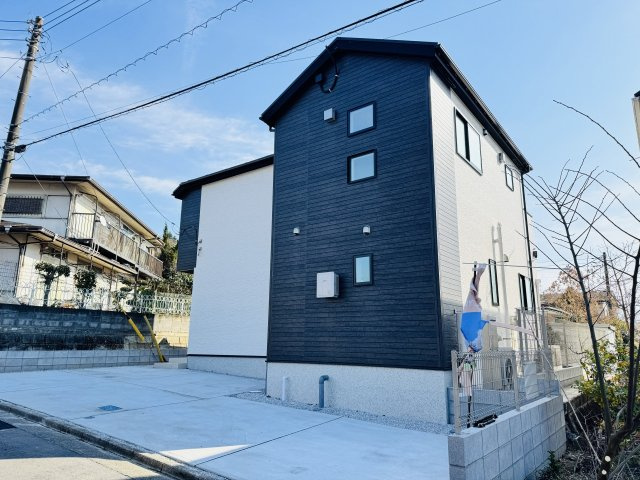 ～落ち着きのある閑静な住宅地内　控除や減税で優遇の長期優良住宅　3台駐車可能～