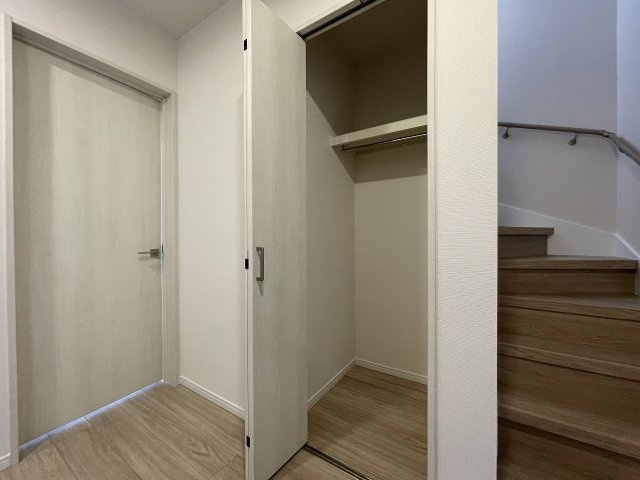 玄関横に便利な収納付き