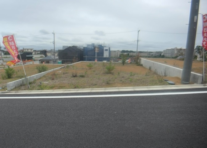 人が暮らすうえで日光は大切な要素となります。日当たりの良さは譲れないポイントですね。併せて近くに大きな建築物の建築予定がないか、あるいはそれが可能な土地が近くにないか事前に確認することもお勧めします。