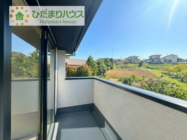 広々としたバルコニー。お洗濯物もぜーんぶ干せちゃいます！！