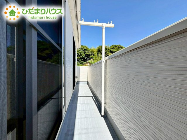 広々としたバルコニーは、大量の洗濯物を干しても余裕！お布団だって、家族全員分をいっきに干せますね(^O^)