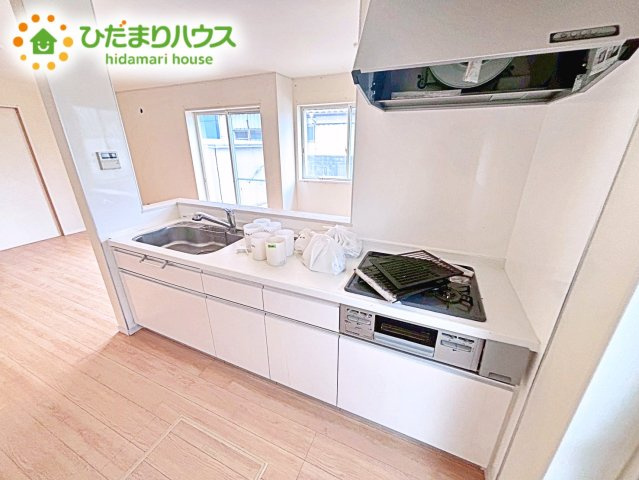 収納が多いのでキッチンの上は常にきれいに保てます！！　お料理がしたくなるそんな嬉しい・楽しいキッチンです♪