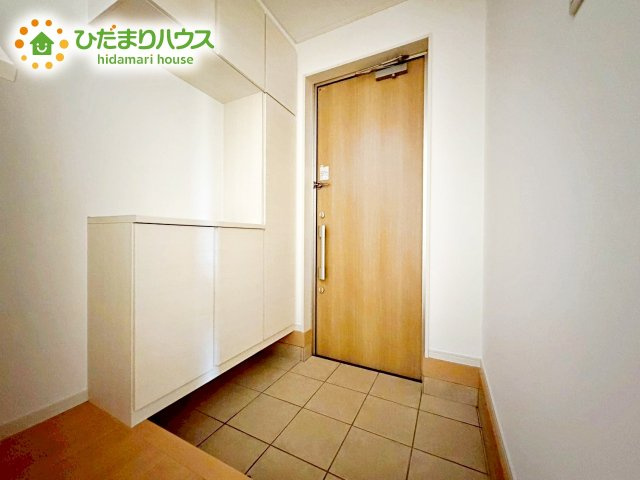 シューズボックスは、家族全員の靴が入るため、散らかりがちな玄関もスッキリ片付きますね。