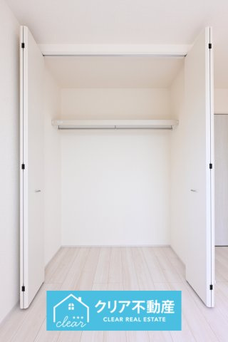 広々としたクローゼットでお部屋はいつでもスッキリクリアに！