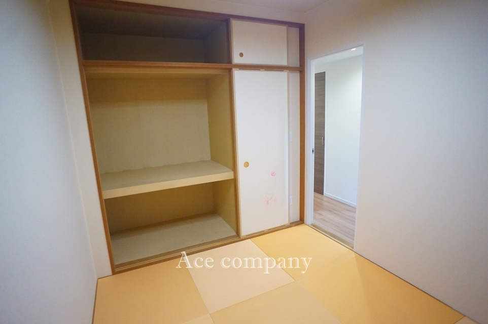 【和室4.5帖】押入れ完備です♪