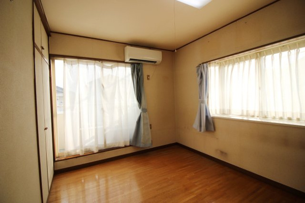 【渋川市金井　中古一戸建住宅の洋室】