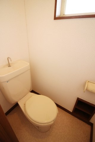 【渋川市金井　中古一戸建住宅のトイレ】