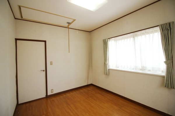 【渋川市金井　中古一戸建住宅の洋室】