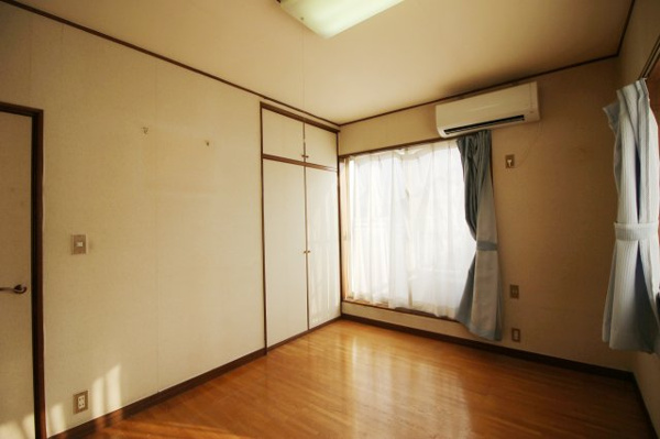 【渋川市金井　中古一戸建住宅の洋室】