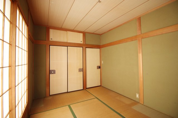 【渋川市金井　中古一戸建住宅の和室】