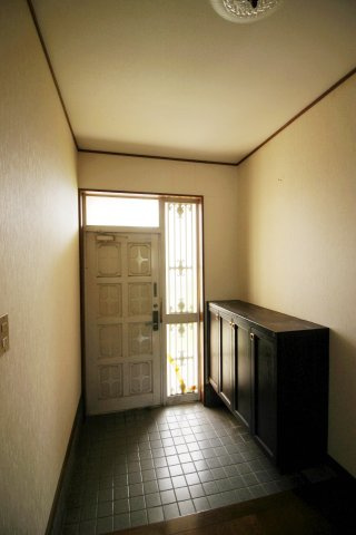 【渋川市金井　中古一戸建住宅の玄関】