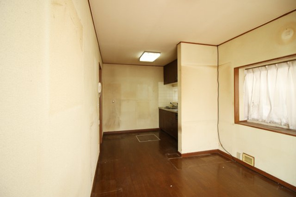 【渋川市金井　中古一戸建住宅の居間】
