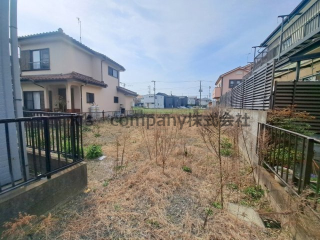専用通路を抜けると広々とした敷地が広がっています◇