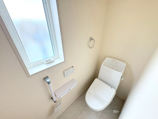 清潔感とうれしい機能性を兼ね備えた、使いやすいシャワートイレ
