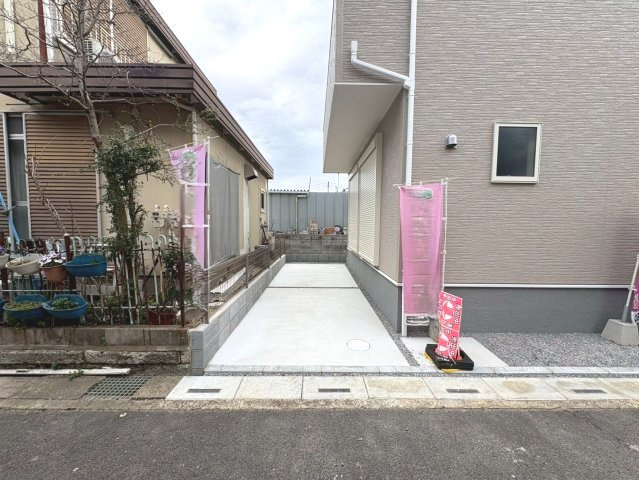 全居室に収納がある3LDK・約3帖の畳コーナー！プライベート性の高い2階リビングです！駐車スペース2台可(車種による)！