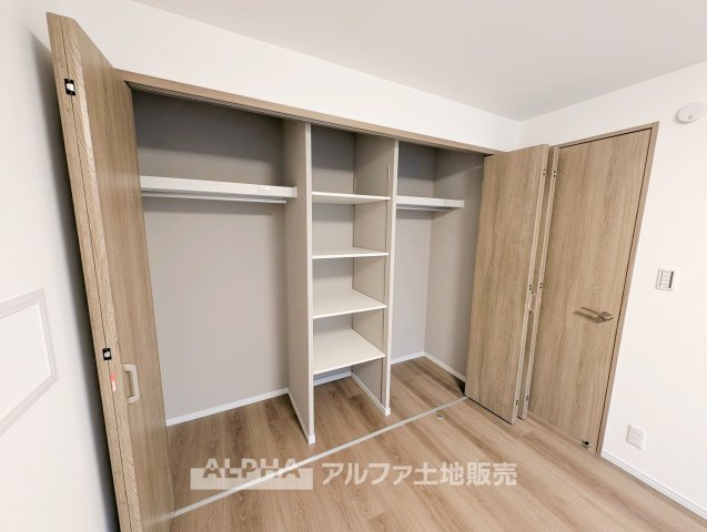 ◆収納◆各洋室にクローゼットを配置。衣類や日用品を居室ごとに整理でき、生活スペースをすっきり保てます。
