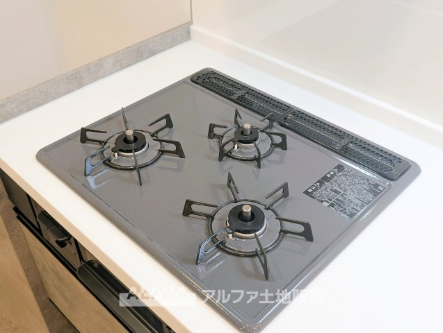 ◆ガスコンロ◆複数の料理を同時に進めやすいガスコンロ。炒め物や煮込み料理など、毎日のさまざまなメニューづくりに活躍します。