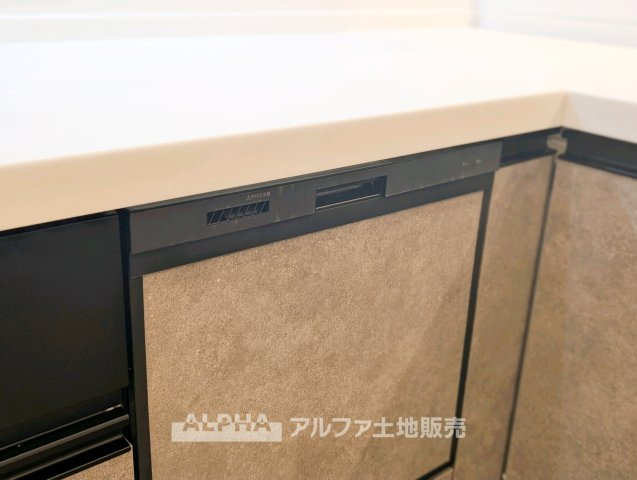 ◆食洗機◆食後の食器洗いを軽減してくれる食洗機付き。後片付けにかかる時間を抑え、食後の時間を有効に使える便利な設備です。