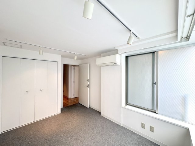 プライベートな時間をゆったり過ごせる独立洋室。収納付きでお部屋を広々使えます。
