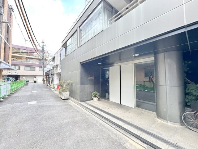 スーパー徒歩2分、区役所徒歩3分で生活至便！商店街も近く、買い物環境に恵まれた利便性の高い立地。