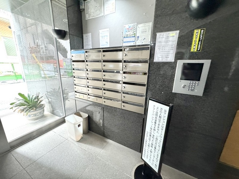 共用部に設置された集合ポスト。毎日の郵便受け取りがスムーズに行える使いやすい設計です。
