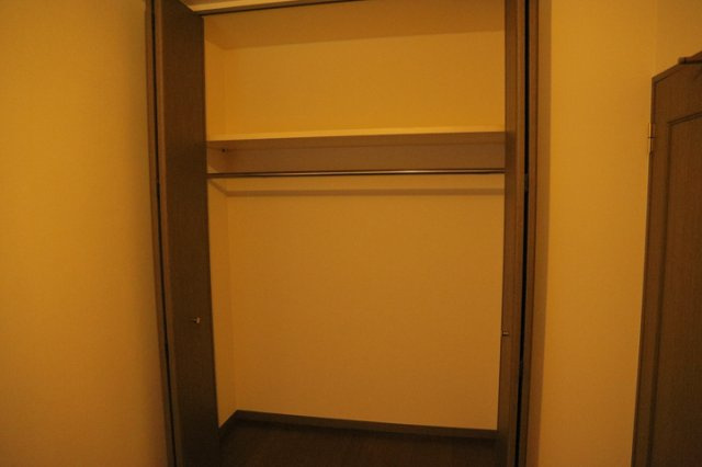デザイン性を重視しすぎて収納が少なかった！なんてことにならないため、事前に現地で収納の数を確認しておくことをお勧めします。クローゼット以外にも床下収納や屋根裏収納、パントリーなどもチェックしましょう。