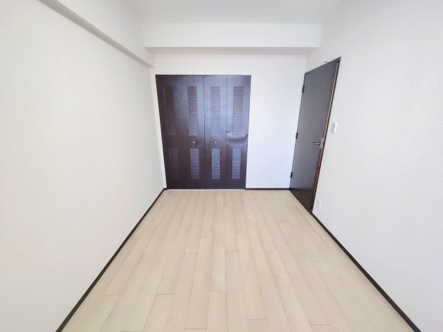 柔らかな色見の床材も居心地の良さを演出。素敵なインテリアで、より快適な空間を造り上げて下さい♪