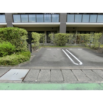専用駐車場もあり、お車をお持ちの方も安心♪