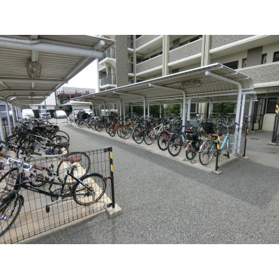屋根付き駐輪場で、雨風から愛車をお守りします♪