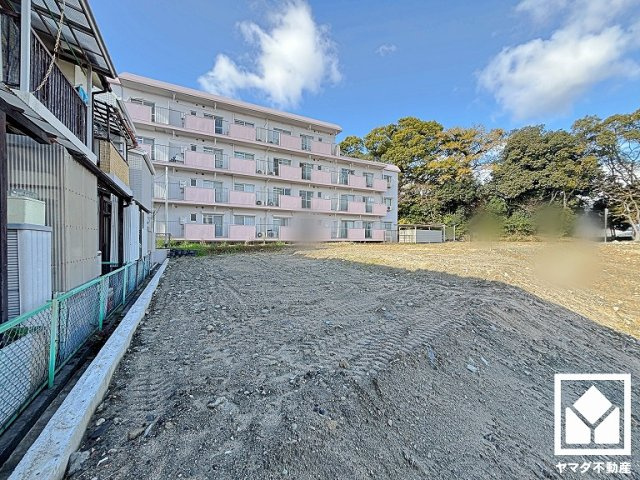 浴室には小窓が付いているので明るく、こもりがちな湿気もすぐ取り除くことができます。